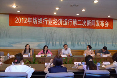 1-4月全國限額以上企業服裝鞋帽、針紡織品零售額同比增長15.6%，消費市場穩步復蘇